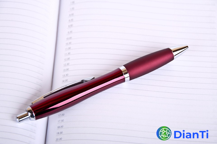 Sinivalkoista osaamista.